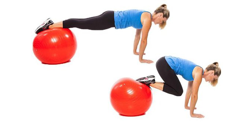Adet Söktürücü Stability Ball Knee Tuck Hareketi Stability Ball Knee Tuck Hareketi